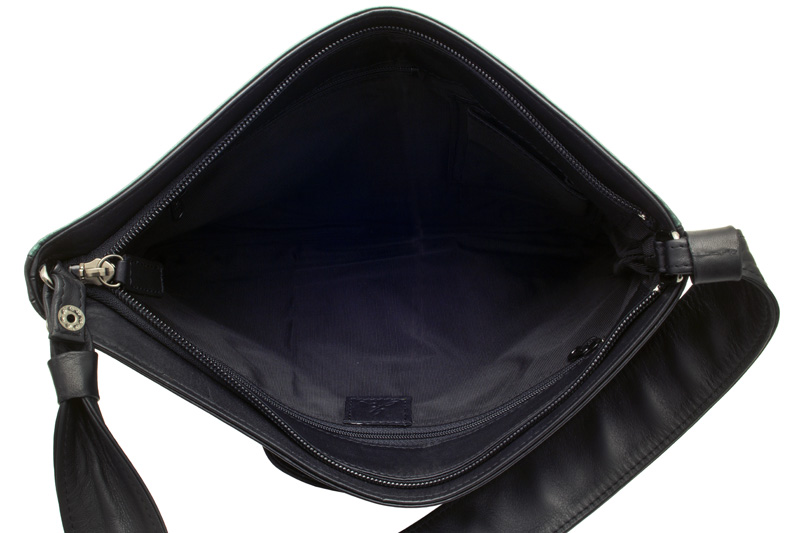 03XS249 wearable URUSHI MAKIE handbag 2way secondbag Gold and Silver Stars titanium color-8.jpg　Ｂ５サイズまでのタブレットＰＣなどが入る大きさ。オープンポケットの内側にはさらにファスナー付きポケットが配されており、コンパクトなサイズながら整理整頓して収納できる使い勝手の良いつくりになっています。