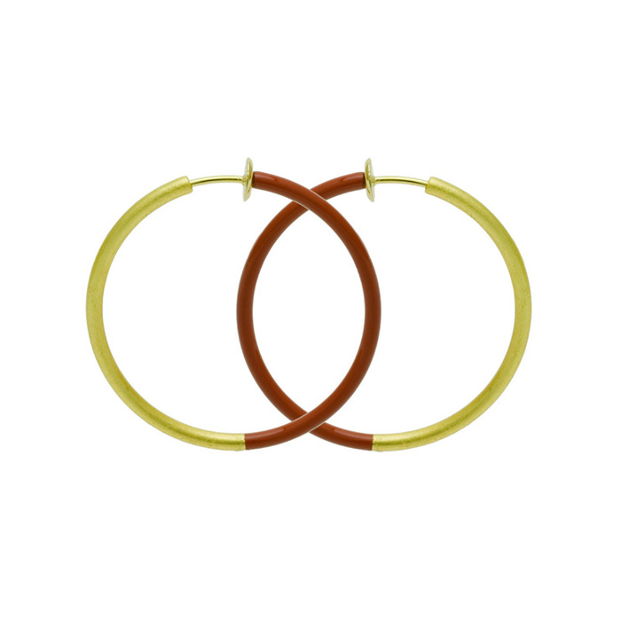 身につける漆 蒔絵のアクセサリー イヤリング リング4.2 洗朱色 坂本これくしょんの艶やかで美しくとても軽い「漆塗りのアクセサリー」より、漆で仕上げたスタイリッシュでかわいらしい真丸のリングの形をした ウェアラブル 漆 アクセサリー wearable URUSHI accessories Earrings ring 4.2 wash vermilion color 金属のリング型のイヤリングを伝統色の洗朱色の漆と金箔で仕上げました。愛らしい真丸のリングの形に洗朱と金箔のコンビネーション。還暦のお祝い、プレゼントにも喜ばれています。  #漆アクセサリー #漆のアクセサリー #漆ジュエリー #軽いアクセサリー #漆のイヤリング #Earrings #vermilion #スタイリッシュイヤリング #リングの形イヤリング #イヤリング #洗朱色 #wearable #ウェアラブル漆 #漆塗り #軽さを実感 #坂本これくしょん