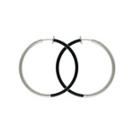身につける漆 漆のアクセサリー イヤリング リング 4.2 黒色 坂本これくしょんの艶やかで美しくとても軽い「漆塗りのアクセサリー」より、スタイリッシュでかわいらしい真丸のリングの形をした金属製イヤリングを漆で仕上げた ウェアラブル 蒔絵 アクセサリー Earrings ring 4.2 black color 金属のリング型のイヤリングを伝統色の漆黒の黒とプラチナ箔、軽やかに着けていただけるデザインです。黒とプラチナ箔のコンビネーションをお楽しみください。  #漆のアクセサリー #軽いアクセサリー #蒔絵アクセサリー #蒔絵のイヤリング #漆のイヤリング #Earrings #ringEarrings #blackEarrings #イヤリング #黒色イヤリング #漆黒イヤリング,プラチナ箔蒔絵 #wearable #ウェアラブル漆 #漆塗り #軽さを実感 #坂本これくしょん