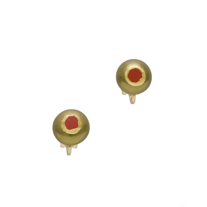 身につける漆 蒔絵のアクセサリー イヤリング ドーム1.0 朱月 金地色 坂本これくしょんの艶やかで美しくとても軽い和木に漆塗りのアクセサリー SAKAMOTO COLLECTION wearable URUSHI accessories Earrings dome red month bullion 金粉を蒔きづめにしたかわいらしいドーム状の上に、形の少し歪な漆板の赤と金箔の縁取りがとてもインパクト、漆のアクセサリー軽くて耳元に負担がかかりにくいのが特徴。  #イヤリング #Earrings #ドーム #朱月 #金箔蒔絵 #蒔絵のイヤリング #耳が痛くないのイヤリング #漆のアクセサリー #漆塗り #身につける漆 #坂本これくしょん #会津 