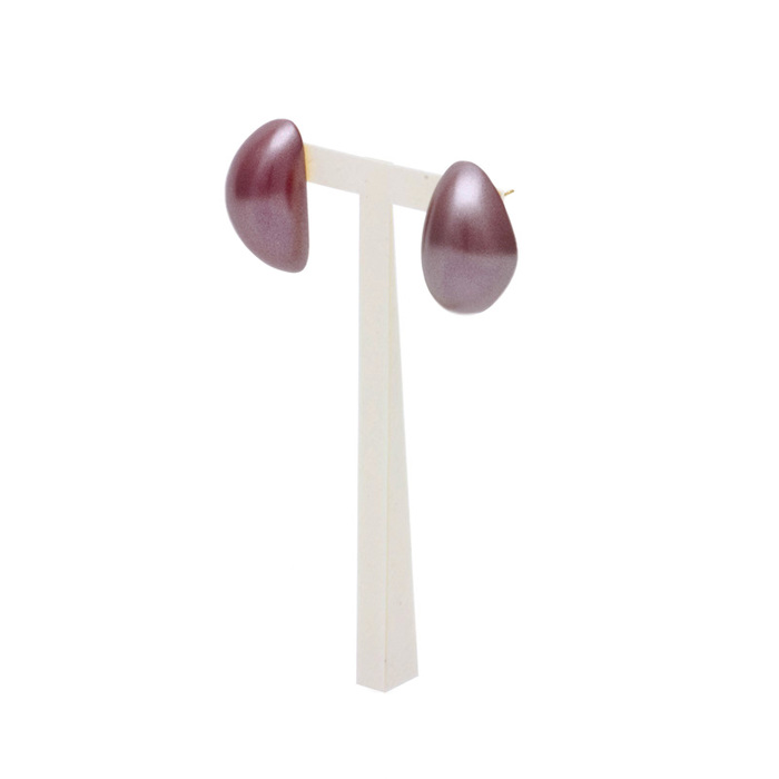 身につける漆 漆のアクセサリー 18Kピアス 月の雫 銀桜色 坂本これくしょんの艶やかで美しくとても軽い和木に漆塗りのアクセサリー SAKAMOTO COLLECTION wearable URUSHI 18K earrings Moon Drops silver cherry 淡い桜のようなピンクが日本人の肌によくなじむ桜色、漆ならではの奥深い元気をもらえる色合いが魅力です、還暦のお祝い、プレゼントにも喜ばれています。 イメージ写真3