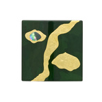 身につける漆 蒔絵のアクセサリー ブローチ 松濤 ひすい色 坂本これくしょんの艶やかで美しくとても軽い「和木に漆塗りのアクセサリー」より、深みを感じさせるひすい色の上に金箔と螺鈿細工を施した ウェアラブル 漆 アクセサリー wearable URUSHI accessories Brooch pine Jintao Shoto jade color 使いやすい形に丹念に漆を塗り重ねた質感と、上品で奥行き感のあるひすい色、胸元を華やかに演出する金箔と螺鈿細工で表現された個性的なモティーフは松をディフォルメしたデザイン、斜めにして着けてもまた違った趣を楽しめます。  #漆アクセサリー #漆のアクセサリー #漆ジュエリー #軽いアクセサリー #漆のブローチ #Brooch #jadecolor #螺鈿細工ブローチ #ひすい色 #翡翠ブローチ #蒔絵ブローチ #大人かわいいブローチ #wearable #ウェアラブル漆 #漆塗り #軽さを実感 #坂本これくしょん