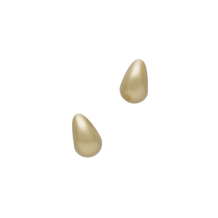 身につける漆 漆のアクセサリー イヤリング 月の勺 金象牙色 坂本これくしょんの艶やかで美しくとても軽い和木に漆塗りのアクセサリー SAKAMOTO COLLECTION Wearable URUSHI Accessories Earrings moon ladle gold ivory color 耳を包むように着けどなたにもほど良いボリユーム感、光線の角度により真珠のようなシャンパンゴールドの光沢感を出したアイテムです。  #イヤリング #Earrings #月の勺 #金象牙色 #シャンパンゴールド #軽いイヤリング #耳が痛くない #漆のアクセサリー #漆塗り #身につける漆 #坂本これくしょん #会津 