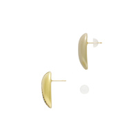身につける漆 蒔絵のアクセサリー 18Kピアス 螺鈿ライン 金箔 金象牙色 坂本これくしょんの艶やかで美しくとても軽い和木に漆塗りのアクセサリー SAKAMOTO COLLECTION Wearable URUSHI Accessories 18K earrings  mother-of-pearl line gilt gold ivory color 真珠のようなシャンパンゴールド、金箔と一枚一枚丁寧に丁寧に並べた小さな螺鈿貝で蒔絵を施し繊細さと華やかさを演出しました。  #ピアス #18Kピアス #18KPierce #金象牙色 #螺鈿ライン #金箔螺鈿蒔絵 #蒔絵のピアス #耳が痛くない #蒔絵のアクセサリー #漆塗り #身につける漆 #坂本これくしょん #会津  イメージ写真1