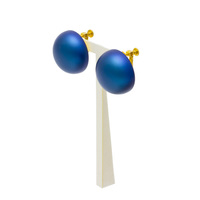 身につける漆 蒔絵のアクセサリー イヤリング ドーム2.5 KOKON色 坂本これくしょんの艶やかで美しくとても軽い和木に漆塗りのアクセサリー SAKAMOTO COLLECTION Wearable URUSHI Earrings dome 2.5 KOKON blue 少し大きめで印象的、チタン粉で蒔ぼかしを施した偏光発色の絶妙なブルー色、上品な大人の華やかさを秘めた青色と好評です。 イメージ写真4