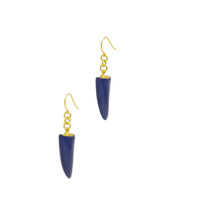 身につける漆 漆のアクセサリー ピアス つの 瑠璃色 坂本これくしょんの和木に漆のアクセサリー SAKAMOTO COLLECTION wearable URUSHI accessories pierces horns Deep blue lapis lazuli 上品で奥行き感のある魅惑のディープブルー、耳元で可愛く揺れる素敵なフォルム、片側約0.8gととても軽くて負担がかかりにくく１日着けても耳が痛くなりにくい仕上がりです。 イメージ写真3