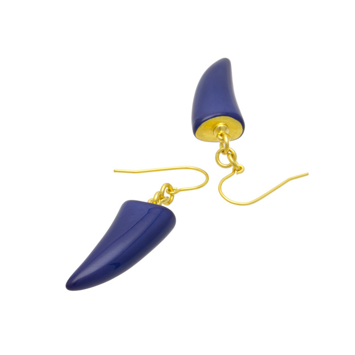 身につける漆 漆のアクセサリー ピアス つの 瑠璃色 坂本これくしょんの和木に漆のアクセサリー SAKAMOTO COLLECTION wearable URUSHI accessories pierces horns Deep blue lapis lazuli 上品で奥行き感のある魅惑のディープブルー、耳元で可愛く揺れる素敵なフォルム、片側約0.8gととても軽くて負担がかかりにくく１日着けても耳が痛くなりにくい仕上がりです。  #ピアス #pierces #つのピアス #瑠璃色 #ラピスラズリ #Deepblue #lapislazuli #軽いピアス #耳が痛くない #漆のアクセサリー #漆塗り #身につける漆 #坂本これくしょん #会津 