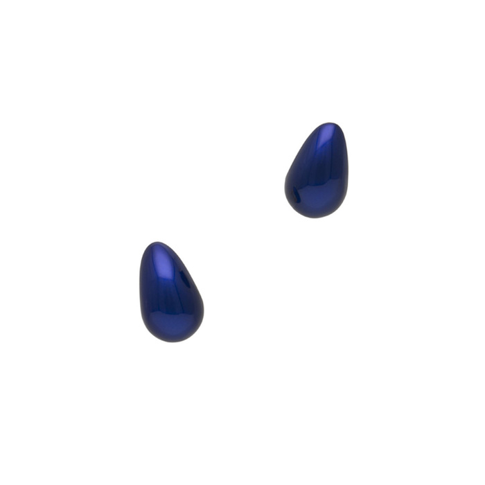 身につける漆 漆のアクセサリー イヤリング 月の勺 コバルト色 坂本これくしょんの艶やかで美しくとても軽い和木に漆塗りのアクセサリー SAKAMOTO COLLECTION wearable URUSHI accessories Earrings moon of ladle cobalt blue 耳たぶをそっとすくい包み込むようなやわらかい曲線、奥行き感のある発色の良い鮮やかな強いブルー、ほど良いボリユーム感を楽しめます。  #イヤリング #earrings #月の勺 #コバルト色 #cobaltblue #青鱗色 #軽いイヤリング #耳が痛くない #漆のアクセサリー #漆塗り #身につける漆 #坂本これくしょん #会津  イメージ写真1 