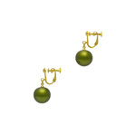 身につける漆 漆のアクセサリー イヤリング 糖蜜珠 ピスタチオ色 坂本これくしょんの艶やかで美しくとても軽い和木に漆塗りのアクセサリー SAKAMOTO COLLECTION Wearable URUSHI Accessories Earrings molasses Pearl pistachio green 耳元で女性らしくゆらゆら揺れる愛らしい形、ヨーロピアンテイストの格調あるグリーン、軽くて耳元に負担がかかりにくいのが嬉しい。  #イヤリング #earrings #糖蜜珠 #ピスタチオ色 #揺れるイヤリング #耳が痛くない #軽いイヤリング #漆のアクセサリー #漆塗り #身につける漆 #坂本これくしょん #会津 