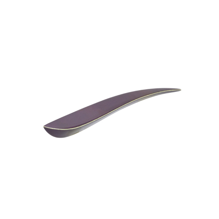 身につける漆 蒔絵のアクセサリー ブローチ 流星 箔紫色 坂本これくしょんの艶やかで美しくとても軽い「和木に漆塗りのアクセサリー」より、流れるようなシャープなフォルム、香りたつような艶やかなお色が人気の箔紫色 Wearable URUSHI Accessories Brooches meteor ShootingStar PurpleColor シャープで存在感あるフォルムが人気、上品で奥行き感のある坂本これくしょんオリジナルの「箔紫色」ブローチの山に当たる部分には金箔で蒔絵、この金箔のラインがジャケットやニットの襟元にすっきりとシャープな印象、華やかに上品に演出。箔紫色のアクセサリーは古希のプレゼントにも喜ばれています。 イメージ写真2