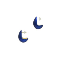 身につける漆 漆のアクセサリー ピアス 月の勺 コバルト色 坂本これくしょんの艶やかで美しくとても軽い和木に漆塗りのアクセサリー SAKAMOTO COLLECTION Wearable URUSHI Accessories pierce Moon ladle cobalt blue 耳たぶをすくい包み込むようなやわらかい曲線、発色の良い鮮やかな強いブルーが上品でクールな印象、とても軽く耳が痛くなりにくい。 イメージ写真2
