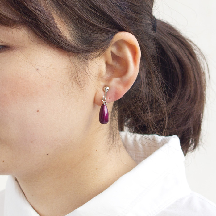 身につける漆 漆のアクセサリー イヤリング まつの実 箔紫苑色 坂本これくしょんの艶やかで美しくとても軽い和木に漆塗りのアクセサリー SAKAMOTO COLLECTION Wearable URUSHI Accessories earrings pine nuts Haku-Shion color 甘いピンクがかった深みある紫色は乙女心にビビッとくる大人可愛いカラー、軽くて耳元に負担がかかりにくいのが嬉しい、かぶれ防止コートで安心使えます。  #イヤリング #earrings #まつの実 #箔紫苑色 #深みある紫色 #乙女心 #軽いイヤリング #耳が痛くない #漆のアクセサリー #漆塗り #身につける漆 #坂本これくしょん #会津 