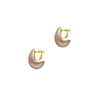身につける漆 漆のアクセサリー イヤリング 月の勺 淡桜色 坂本これくしょんの艶やかで美しくとても軽い和木に漆塗りのアクセサリー SAKAMOTO COLLECTION wearable URUSHI accessories Earring Moon Ladle Awasakurashoku 耳を包み込むような程よいボリューム感と軽さ、オリジナルの奥行き感のある上品で温かみのあるピーチカラー、かぶれ防止コートで安心使えます。 イメージ写真2