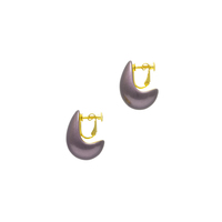 身につける漆 漆のアクセサリー イヤリング 月の勺 すみれ色 坂本これくしょんの艶やかで美しくとても軽い和木に漆塗りのアクセサリー SAKAMOTO COLLECTION wearable URUSHI accessories Earrings Moon Ladle violet 耳たぶをそっとすくい包み込むようなやわらかい曲線、温かく誠実で可憐なイメージのパープルカラー、カジュアルにもフォーマルにも合わせやすいのもポイントです。 イメージ写真2