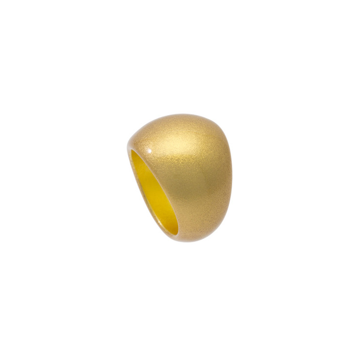 身につける漆 漆のアクセサリー リング 清風 金流星 坂本これくしょんの漆の艶やかさと和木ならではの軽やかさを毎日使いたくなるファッションアイテム SAKAMOTO COLLECTION wearable URUSHI accessories ring Sei-Fu gold meteor color ふっくらとした厚みと存在感が人気、流星のようなキラ感を持たせた光沢、指を包み込むようなぬくもりのある使用感の指輪です。 イメージ写真2