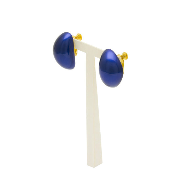 身につける漆 漆のアクセサリー イヤリング 月の雫 コバルト色 坂本これくしょん SAKAMOTO COLLECTION wearable URUSHI accessories earrings Moon Drops cobalt blue 発色の良い鮮やかなブルーが上品でクールな印象　程よいボリュームで顔の形を選ばずどなたにもフィット　軽くて耳元に負担も少なくかぶれ防止コートで安心。 イメージ写真4