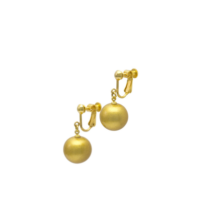 身につける漆 漆のアクセサリー イヤリング 糖蜜珠 金流星色 坂本これくしょんの艶やかで美しくとても軽い和木に漆塗りのアクセサリー SAKAMOTO COLLECTION Wearable URUSHI Accessories earrings Molasses jewel gold meteor color 糖蜜のようにつややかな丸い珠が耳元で女性らしくゆらゆら揺れる、日本人の肌に合う上品なゴールドカラー。  #イヤリング #earrings #糖蜜珠 #金流星色 #漆塗り #上品なゴールド #耳が痛くない #軽いイヤリング #漆のアクセサリー #漆塗り #身につける漆 #坂本これくしょん #会津 