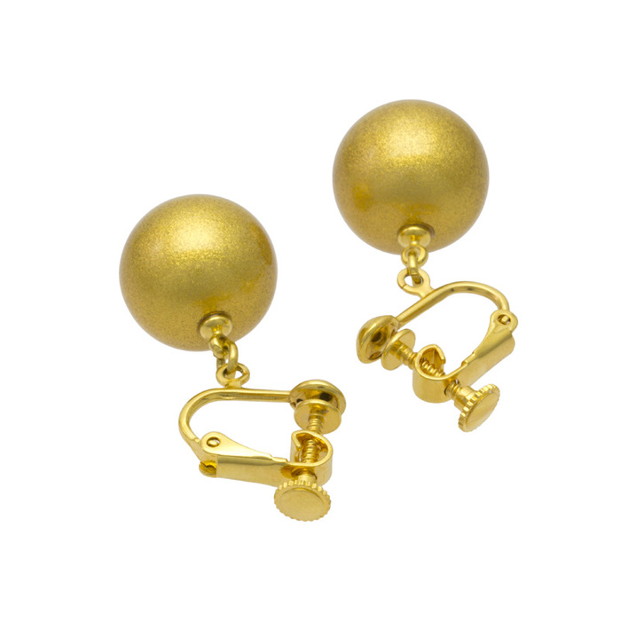 身につける漆 漆のアクセサリー イヤリング 糖蜜珠 金流星色 坂本これくしょんの艶やかで美しくとても軽い和木に漆塗りのアクセサリー SAKAMOTO COLLECTION Wearable URUSHI Accessories earrings Molasses jewel gold meteor color 糖蜜のようにつややかな丸い珠が耳元で女性らしくゆらゆら揺れる、日本人の肌に合う上品なゴールドカラー。 イメージ写真3