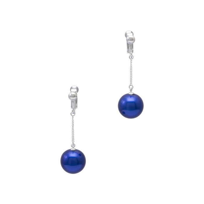 身につける漆 漆のアクセサリー イヤリング ブランコ2.0 糖蜜珠 コバルト色 坂本これくしょんの艶やかで美しくとても軽い和木に漆塗りのアクセサリー SAKAMOTO COLLECTION Wearable URUSHI Accessories earrings Blanco molasses Pearl cobalt blue 襟元でブランコのようにゆらゆらと美しく揺れる愛らしいアイテム、発色の良い鮮やかなコバルトブルー、素材には和木を使用しとても軽いので耳たぶへの負担が少なく楽に長く身に着けられます。 イメージ写真2