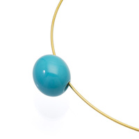 身につける漆 漆のアクセサリー ペンダント あけの実 エメラルドブルー色 オメガラウンドコード 坂本これくしょんの艶やかで美しくとても軽い和木に漆塗りのアクセサリー SAKAMOTO COLLECTION wearable URUSHI accessories pendants nuts emerald blue color omega necklace cord 小さな小さな玉子のような可愛らしい形をの軽くてつけ心地のよいチョーカータイプ、燦々と輝く太陽の光を浴びたリゾート地の海をイメージした爽やかなブルーカラー、ポロっとこぼれるような雰囲気で印象的なアイテムです。 イメージ写真2
