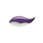 身につける漆 漆のアクセサリー ブローチ さかな 螺鈿ライン 箔紫色 坂本これくしょんの艶やかで美しくとても軽い和木に漆塗り SAKAMOTO COLLECTION wearable URUSHI MAKIE accessories brooch Fish Gilt mother‐of‐pearl Line purple 流れる曲線の美しいフォルムに日本女性の肌に合う人気のパープルカラー、水色金箔と螺鈿ラインの繊細な蒔絵が繊細さと華やかさを演出。  #ブローチ #brooch #さかな #螺鈿ライン #箔紫色 #蒔絵のブローチ #金箔蒔絵 #螺鈿細工 #古希のお祝い #プレゼント #漆のアクセサリー #身につける漆 #坂本これくしょん #会津 