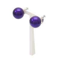 身につける漆 漆のアクセサリー イヤリング ピアス 球2.0 本紫色 坂本これくしょんの艶やかで美しくとても軽い和木に漆塗りのアクセサリー SAKAMOTO COLLECTION wearable URUSHI accessories earrings Sphere 20 Pure purple 大きめのボリューム感が楽しめる直径2㎝スクリュー・クリップのイヤリング、発色の良い鮮やかな「本紫色」は上品でクールな印象でカジュアルにもフォーマルにもオールシーズン活躍、軽くて耳に負担をかけにくく耳が痛くなりにくいつくり、かぶれ防止コートで安心です。 イメージ写真4