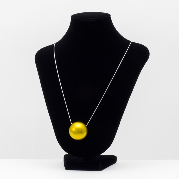 身につける漆 漆のアクセサリー ペンダント 漆の実 レモンゴールド色 スライド式チェーンコード 坂本これくしょんの艶やかで美しくとても軽い和木に漆塗りのアクセサリー SAKAMOTO COLLECTION wearable URUSHI accessories  pendants URUSHI no MI Lemon gold adjustable chain code 発色の良い鮮やかな元気の出るビタミンカラー、胸元に落ちるまんまるころんとした大振りながらも軽いシンプルなペンダントトップ、頭からかぶってから長さを微調整できる便利なシルバー色コード（ショップチャンネル れもん色）  #漆のアクセサリー #軽いペンダント #ペンダント #ショップチャンネル #レモンゴールド #れもん色 #accessories #jewelry #LemonGold #YellowGold #pendants #necklace #AdjustableCode #会津若松市 #身につける漆 #坂本これくしょん メイン写真