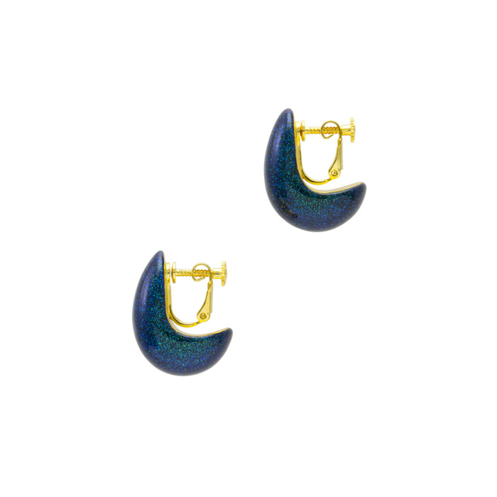 身につける漆 漆のアクセサリー イヤリング 月の勺 月あかり色 坂本これくしょんの艶やかで美しくとても軽い和木に漆塗りのアクセサリー SAKAMOTO COLLECTION wearable URUSHI earrings  Moon Ladle Jewel Moon light color ほど良いボリユーム感と愛らしいフォルム、海のきらめきを連想させるブルー、軽く耳元に負担がかかりにくいのが嬉しい。 イメージ写真2