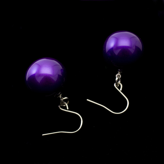 身につける漆 漆のアクセサリー チタン ユーロワイヤー ピアス 糖蜜珠 本紫色 坂本これくしょんの艶やかで美しくとても軽い和木に漆塗りのアクセサリー SAKAMOTO COLLECTION wearable URUSHI accessories pierces Molasses Jewel Pure purple 糖蜜のようにつややかな丸い珠が耳元で女性らしくゆらゆら揺れる愛らしいフォルム、日本人の肌に合う上品でクールな印象の発色良い鮮やかなピュアパープル、とても軽くて耳元に負担がかかりにくいのが嬉しい、かぶれ防止コートで安心です。  #漆のアクセサリー #軽いピアス #漆のピアス #ピアス #紫色ピアス #ユーロワイヤーピアス #糖蜜珠 #ピュアパープル #本紫色 #accessories #jewelry #pierces #Molasses #Jewel #Pure #purple #漆塗り #軽さを実感 #身につける漆 #坂本これくしょん メイン写真 
