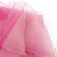 まるで羽衣のような軽やかさが特徴のとても使いやすいシルクスカーフ 花衣 はなごろも SAKAMOTO silk organdy scarf Hana-Koromo Rose Pink gradation ローズピンクグラデーション色の組み合わせが新鮮、携帯にも便利な大判タイプ、熟練した職人の手織り・手染めならではの緻密さと繊細なフリンジ、軽やかで美しいくプレゼントにもおすすめです。 イメージ写真3