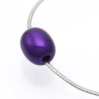 身につける漆 漆のアクセサリー ペンダント つや玉 本紫色 オメガフラットコード 坂本これくしょんの艶やかで美しくとても軽い和木に漆塗りのアクセサリー SAKAMOTO COLLECTION wearable URUSHI accessories pendants Glossy Jewel purple color 発色の良い上品でクールな印象のパープルカラー、シャープかつシンプルな印象でシルバーカラーが素敵なコードは滑らかなカーブで女性的な印象も添え着け心地も軽くふんわりとフィット、木の優しさ、軽さを実感のデザイン。 イメージ写真2