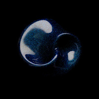 身につける漆 漆のアクセサリー ブローチ 飴細工 月あかり色 坂本これくしょんの艶やかで美しくとても軽い和木に漆塗りのアクセサリー SAKAMOTO COLLECTION wearable URUSHI brooch Craftsmanship Candy Moon Light color 繊細で滑らかな曲線が美しいフォルム、月明かりの夜の海のきらめきを連想させるブルー系グリーン系の色合いの変化が素敵。  #ブローチ #brooch #飴細工 #月あかり色 #海のきらめき #月明かりの夜 #きらめきブルー #軽いブローチ #漆のアクセサリー #身につける漆 #坂本これくしょん #会津  イメージ写真1