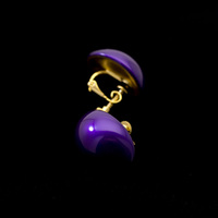 身につける漆 漆のアクセサリー イヤリング こでまり 本紫色 坂本これくしょんの艶やかで美しくとても軽い和木に漆塗りのアクセサリー SAKAMOTO COLLECTION wearable URUSHI accessories  earrings KODEMARI True purple color  お顔の輪郭に優しく寄り添う使いやすい形、日本人の肌に合う上品でクールな発色の良い鮮やかなピュアーパープル、軽くて負担がかかりにくく耳が痛くなりにくい仕上がり、古希、喜寿のお祝い、大切な方へのプレゼントにも喜ばれています。  #イヤリング #こでまり #本紫色 #紫のイヤリング #軽いイヤリング #古希のお祝い #喜寿のお祝い #earrings #KODEMARI #TruePurple #wearableURUSHI #jewelry #漆塗り #耳が痛くない #身につける漆 #坂本これくしょん #会津若松市  イメージ写真1