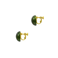 身につける漆 漆のアクセサリー イヤリング ドーム1.8 ひすい色 坂本これくしょんの艶やかで美しくとても軽い和木に漆塗りのアクセサリー SAKAMOTO COLLECTION wearable URUSHI accessories earrings Dome 18 Jade 丸いドーム型のとてもかわいらしく使いやすい形、翡翠のような上品で奥行き感のある艶やかなオリジナルのグリーンカラー、スクリュー＆クリップタイプの留め金具は耳たぶの厚さに合わせてサイズ調節が可能、軽いので1日着けていても耳が痛くなりにくい仕上が嬉しい。 イメージ写真2