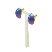 身につける漆 漆のアクセサリー イヤリング 月の雫 スターブルー色 坂本これくしょんの艶やかで美しくとても軽い和木に漆塗りのアクセサリー SAKAMOTO COLLECTION wearable URUSHI accessories earrings Moon Drops Star blue 耳を包み込むような程よいボリューム感のまろやかな曲線で構成された立体的なフォルム、広大な宇宙をイメージしたグラデーションカラーは上品で神秘的な印象を演出、和木ならではの着け心地のよさ耳が痛くなりにくいのも嬉しいポイントです。 イメージ写真4