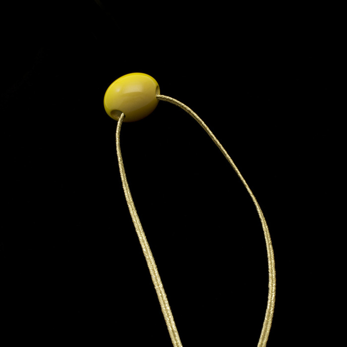 身につける漆 漆のアクセサリー ペンダント あけの実 ひまわり畑の色 坂本これくしょんの艶やかで美しくとても軽い和木に漆塗りのアクセサリー SAKAMOTO COLLECTION wearable URUSHI pendant Akenomi Sunflower Yellow 豊かな大地に咲く太陽のようなイエローが素敵、小さな玉子のような可愛らしい形、上品な輝きラメ入りコードも素敵。  #ペンダント #pendant #あけの実 #ひまわり畑の色 #小さな玉子 #可愛いペンダント #軽いペンダント #漆のアクセサリー #身につける漆 #坂本これくしょん #会津