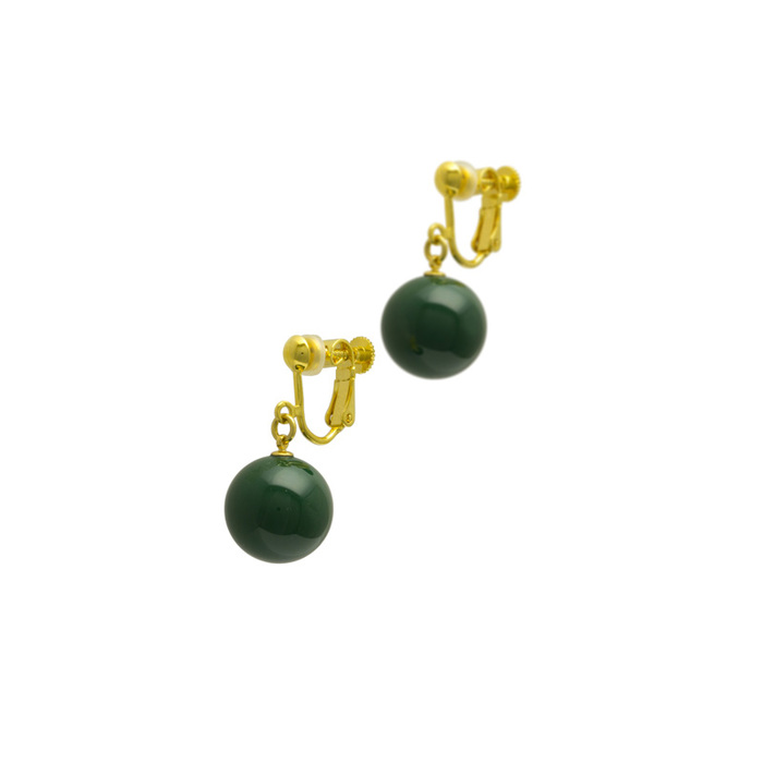 身につける漆 漆のアクセサリー イヤリング 糖蜜珠 深緑色 坂本これくしょんの艶やかで美しくとても軽い和木に漆塗りのアクセサリー SAKAMOTO COLLECTION wearable URUSHI earrings Molasses Jewel Deep green シンプルで使いやすい丸い珠がゆらゆら揺れ品よく大人かわいいを演出、常緑樹の葉などの濃い緑色をイメージしたシックな緑。 イメージ写真4