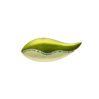 坂本これくしょんの艶やかで美しくとても軽い和木に漆塗りのアクセサリー 身につける漆 ブローチ さかな 螺鈿ライン ピスタチオ色 SAKAMOTO COLLECTION wearable URUSHI accessories Makie brooches Fish mother-of-pearl pistachio green 金箔に繊細な螺鈿ラインが目を惹く蒔絵、青貝箔の微妙な色差による重なりによりヨーロピアンテイストの艶やかで美しい格調あるオリジナルの格調ある人気のグリーンカラー、バチカン付きでペンダントとしても素敵に使えます。 イメージ写真2