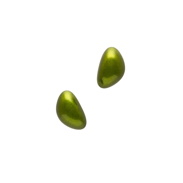 身につける漆 漆のアクセサリー ピアス 月の雫 ピスタチオ色 坂本これくしょんの艶やかで美しくとても軽い和木に漆塗りのアクセサリー SAKAMOTO COLLECTION wearable URUSHI accessories pierece earrings Moon Drop Pistachio Green ヨーロピアンテイストの格調ある人気のオリジナルグリーン、まろやかな曲線で構成されたフォルムはどなたにもフィットする形状、軽くて着け心地のよさとピアスホールに負担がかかりにくく耳が痛くなりにくい事が嬉しい。 イメージ写真2