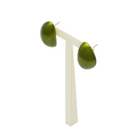 身につける漆 漆のアクセサリー ピアス 月の雫 ピスタチオ色 坂本これくしょんの艶やかで美しくとても軽い和木に漆塗りのアクセサリー SAKAMOTO COLLECTION wearable URUSHI accessories pierece earrings Moon Drop Pistachio Green ヨーロピアンテイストの格調ある人気のオリジナルグリーン、まろやかな曲線で構成されたフォルムはどなたにもフィットする形状、軽くて着け心地のよさとピアスホールに負担がかかりにくく耳が痛くなりにくい事が嬉しい。 イメージ写真5
