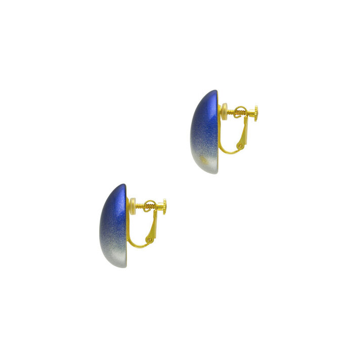 身につける漆 漆のアクセサリー イヤリング 花びら コバルト銀ぼかし色 坂本これくしょんの艶やかで美しくとても軽い和木に漆塗りのアクセサリー SAKAMOTO COLLECTION wearable URUSHI earrings Petal Cobalt Blue Silver blur 奥行き感のあるブルーに銀色粉を蒔いた上品でクールな印象が素敵、ふわりと軽やかな曲線美がさりげない存在感。 イメージ写真2