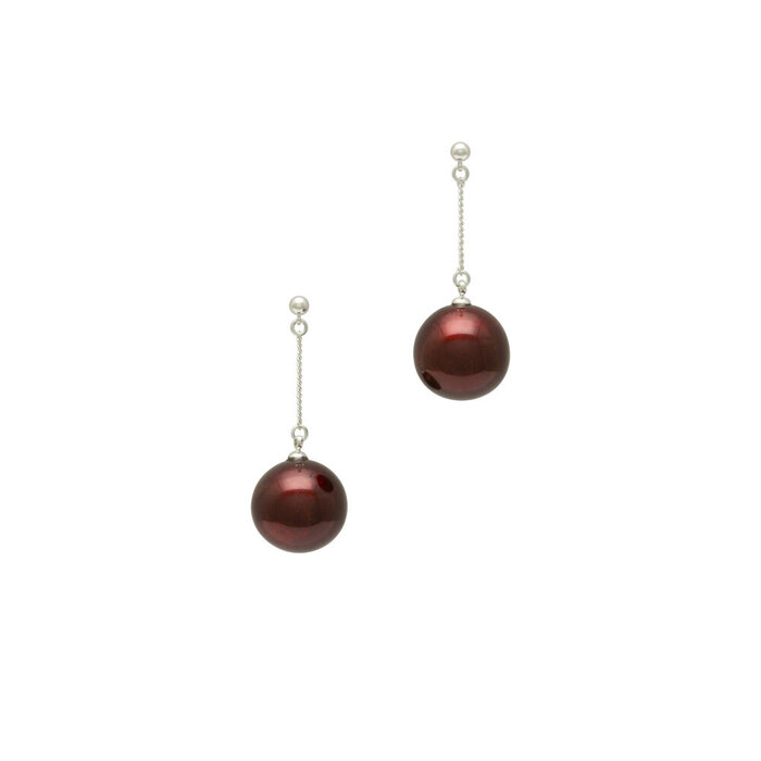 身につける漆 漆のアクセサリー ピアス ブランコ2.0 糖蜜珠 ボルドー色 坂本これくしょんの艶やかで美しくとても軽い和木に漆塗りのアクセサリー SAKAMOTO COLLECTION wearable URUSHI accessories earrings Swing Molasses Jewel Bordeaux Red 艶やかで上品な日本の深紅、ブランコのようにゆらゆらと揺れる愛らしいチタンポストピアス。 イメージ写真3