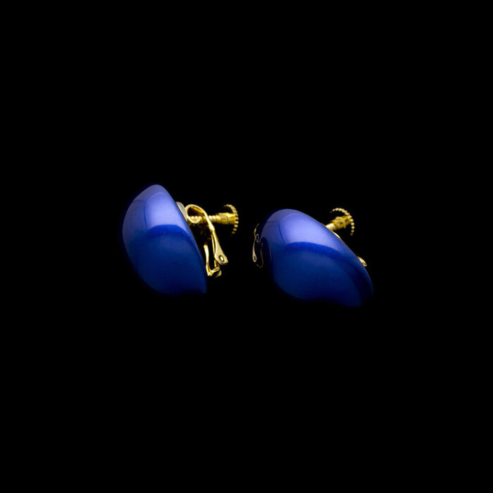身につける漆 漆のアクセサリー イヤリング こでまり コバルト色 坂本これくしょんの艶やかで美しくとても軽い和木に漆塗りのアクセサリー SAKAMOTO COLLECTION wearable URUSHI earrings KODEMARI Cobalt Blue 発色の良い鮮やかな強いブルー、シーンを選ばず使えるベーシックな形が魅力、軽く耳元に負担がかかりにくいのが嬉しい。  #イヤリング #earrings #こでまり #コバルト色 #コバルトブルー #青いイヤリング #軽いイヤリング #耳が痛くない #漆のアクセサリー #身につける漆 #坂本これくしょん #会津 