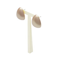 身につける漆 漆のアクセサリー ピアス 花びら 淡桜色 坂本これくしょんの艶やかで美しくとても軽い和木に漆塗りのアクセサリー SAKAMOTO COLLECTION wearable URUSHI earrings Petals Pale cherry pink ふわりと軽やかな曲線美が耳にぴったりと沿いさりげない存在感、上品で温かみのある瑞々しいピーチカラー、軽く耳が痛くなりにくくて嬉しい。 イメージ写真6