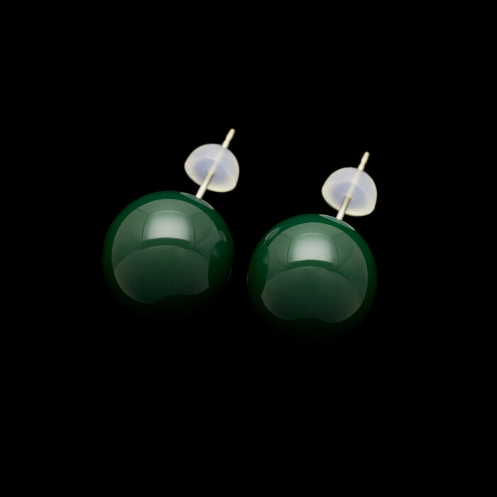 身につける漆 漆のアクセサリー チタンポストピアス 糖蜜珠 深緑色 坂本これくしょんの艶やかで美しくとても軽い和木に漆塗りのアクセサリー SAKAMOTO COLLECTION wearable URUSHI earrings Molasses Jewel Deep green 大人の魅力を引き出すシックな緑、糖蜜のように艶やかな丸い珠が耳元にピタッと寄り添う愛らしいチタンポストピアス。  #ピアス #earrings #Pierce #糖蜜珠 #深緑色 #緑色ピアス #チタンポストピアス #軽いピアス #耳が痛くない #漆のアクセサリー #身につける漆 #坂本これくしょん #会津  イメージ写真1 