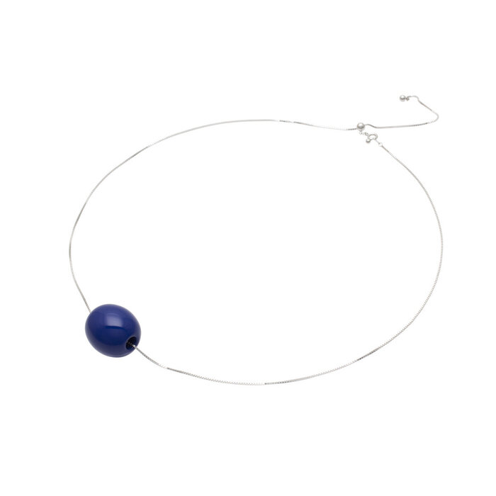 身につける漆 漆のアクセサリー ペンダント つや玉 花紺色 スライド式ボックスチェーンコード 坂本これくしょんの艶やかで美しくとても軽い和木に漆塗りのアクセサリー SAKAMOTO COLLECTION wearable URUSHI pendant TsuYa jewel Deep Blue 胸元を上品に彩るシンプルなデザイン、神秘的で深く美しいブルー、フォーマルからカジュアルなＴシャツまで幅広く活用。  #ペンダント #pendant #つや玉 #花紺色 #青のペンダント #人気のペンダント #軽いペンダント #胸元を上品に彩る #漆のアクセサリー #身につける漆 #坂本これくしょん #会津  イメージ写真1 