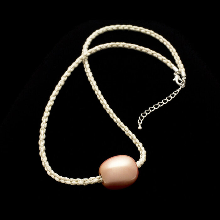坂本これくしょん 身につける漆 漆のアクセサリー ペンダント 森の実 淡桜色 艶やかで美しくとても軽い和木に漆塗りのアクセサリー SAKAMOTO COLLECTION wearable URUSHI pendant Forest Jewel Pale cherry pink 上品で温かみのあるピーチカラー、つや玉の魅力はそのままに艶やかに美しい光沢が胸元に存在感を与えるアイテムです。  #ペンダント #pendant #森の実 #淡桜色 #淡い桜色 #軽いペンダント #漆のペンダント #漆のアクセサリー #身につける漆 #坂本これくしょん #会津 