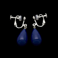 坂本これくしょん 身につける漆 漆のアクセサリー イヤリング 華雫 花紺色 艶やかで美しくとても軽い和木に漆塗りのアクセサリー SAKAMOTO COLLECTION wearable URUSHI earrings Hana Shizuku Gorgeous deep blue 神秘的な深い美しいブルー、耳元でゆらゆら揺れる愛らしさが人気、長い時間つけても痛くなりにくい事が喜ばれています。 イメージ写真5