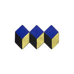 マドマドこれくしょん 蒔絵のアクセサリー 革ブローチ トリックアート 青革 黒革 金箔 高級感あふれる上質な牛革に伝統の技術を生かして作り上げた革のアクセサリー mado mado collection Fantasy MAKIE Leather brooch Trick Art Blue black gold leaf 立方体を３つ並べたようなユニークでポップな愛らしいカタチ、蒔絵の技術を生かし立体感と高級感を感じられるおしゃれなアイテムです。  #ブローチ #brooch #トリックアート #革のブローチ #レザーアイテム #ポップなカタチ #軽いブローチ #蒔絵のブローチ #軽さを実感 #マドマドこれくしょん #坂本これくしょん #会津 