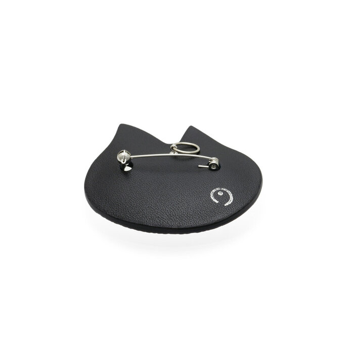 マドマドこれくしょん 蒔絵のアクセサリー 革ブローチ miao ミャオ 水玉 オレンジ色 高級感あふれる上質な牛革に伝統の技術を生かして作り上げた革のアクセサリー mado mado collection Fantasy MAKIE Leather brooch miao Polka dot orange オレンジ革と白革といぶし銀箔をほどこした３種類のアヴァンギャルドな可愛い猫のデザイン、夢のあるポップでユニークな愛らしいアイテムです。 イメージ写真5